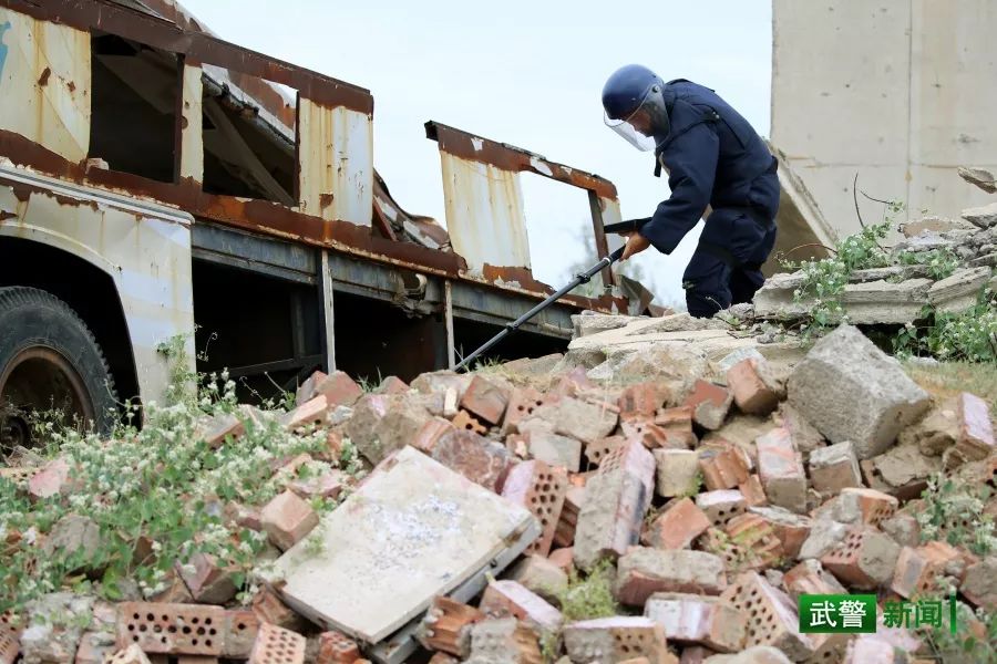 爱游戏下载-包含极端环境中的生死考验：高温、冰原、沙尘都挡不住车手激情的词条