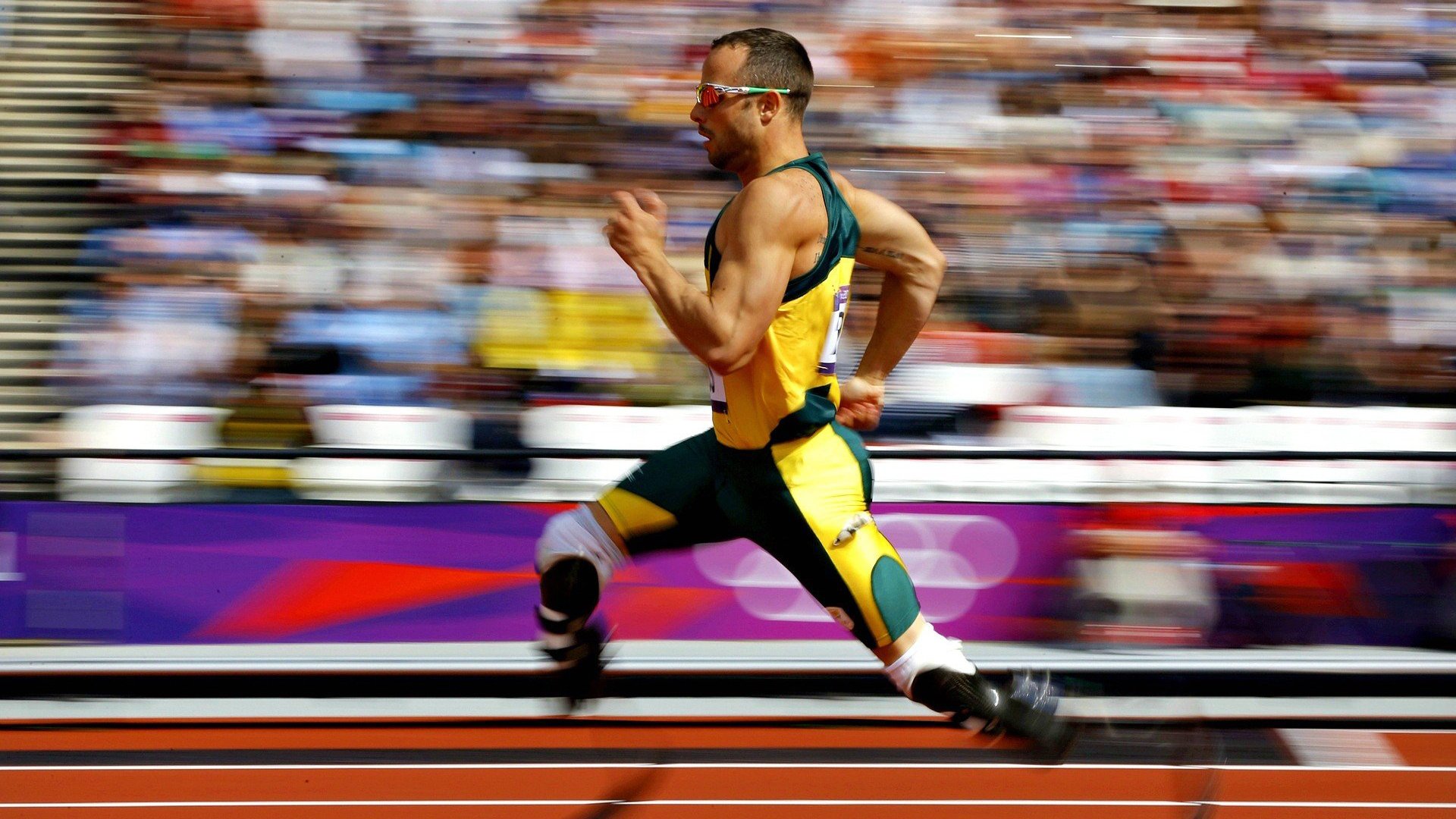 墨西哥队后卫吉梅内斯在巴黎奥运会上表现出色，吉格斯 梅西