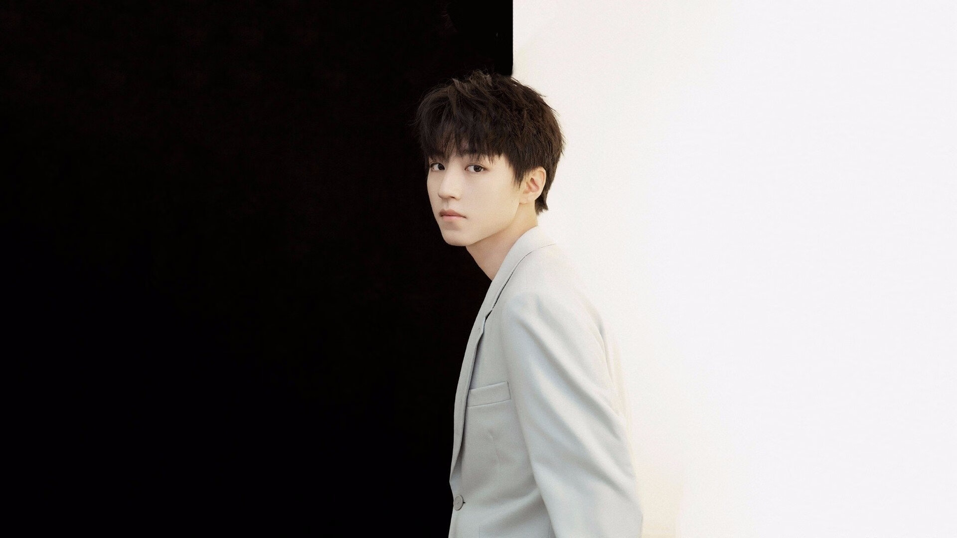 欧洲杯变阵疯狂:策略精彩引爆战场!,欧洲杯迎来结局