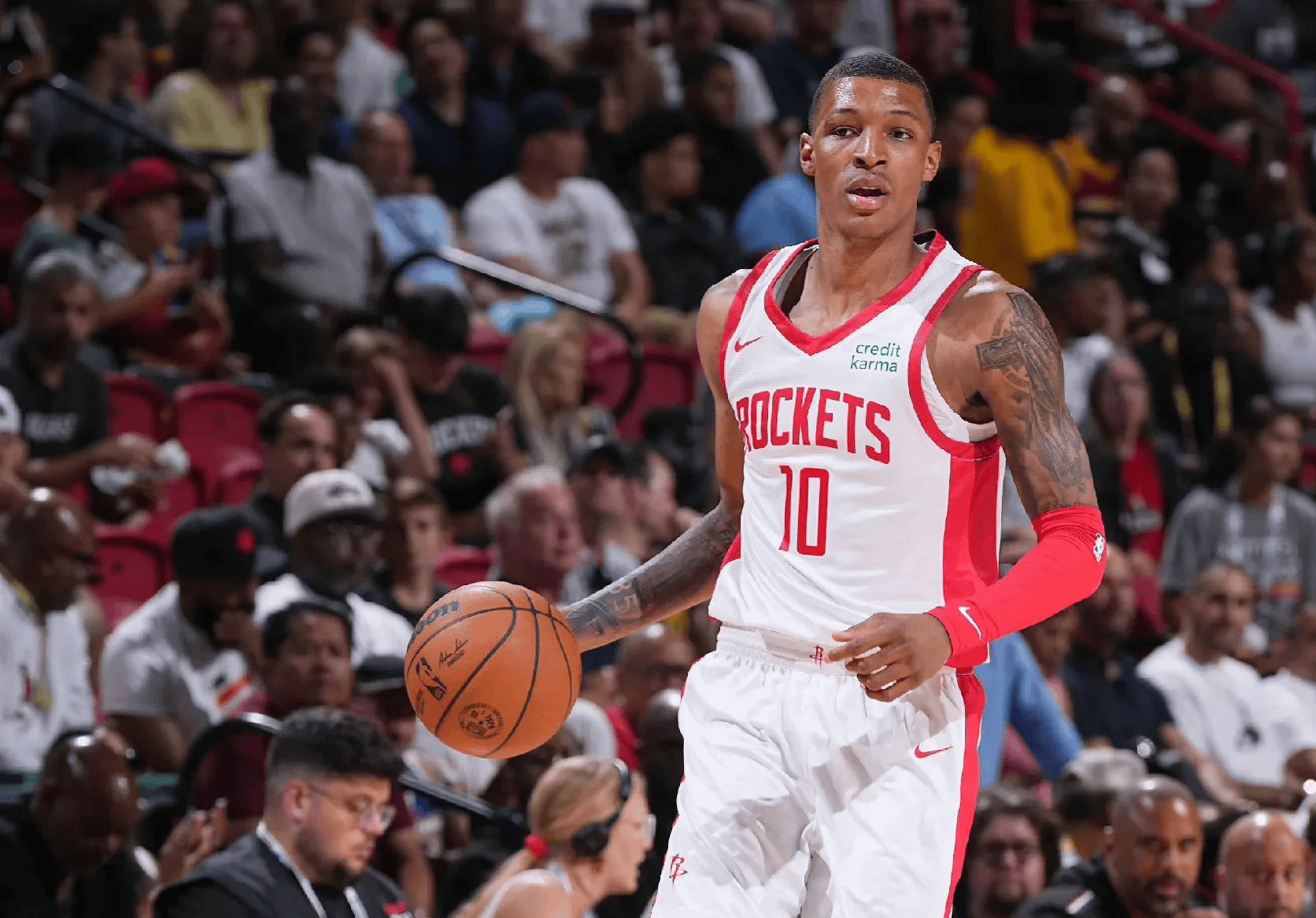 爱游戏体育：76人队新赛季：里德表示将提升篮板球保护