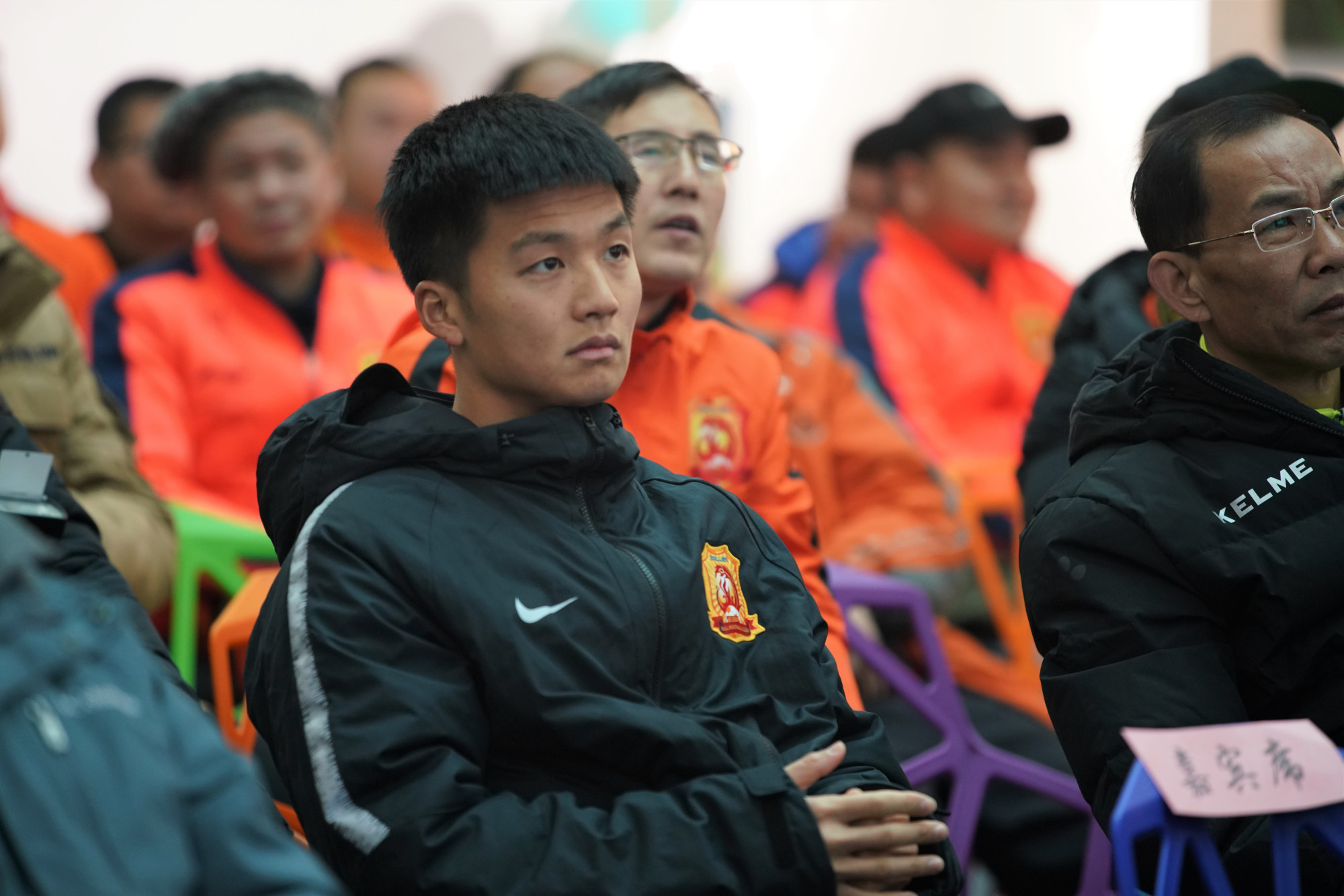 爱游戏体育:德甲的球迷文化探讨：如何加强球迷互动的简单介绍