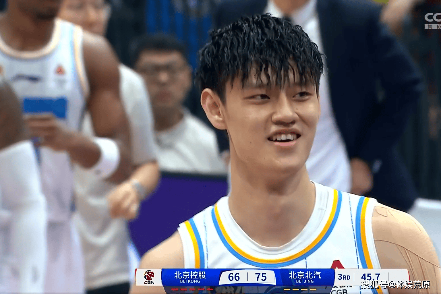 包含爱游戏体育：CBA外援与本土球员融合，提升球队整体实力的词条