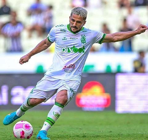 关于爱游戏体育:归化球员洛国富对中国足球的文化融合与社会影响的信息