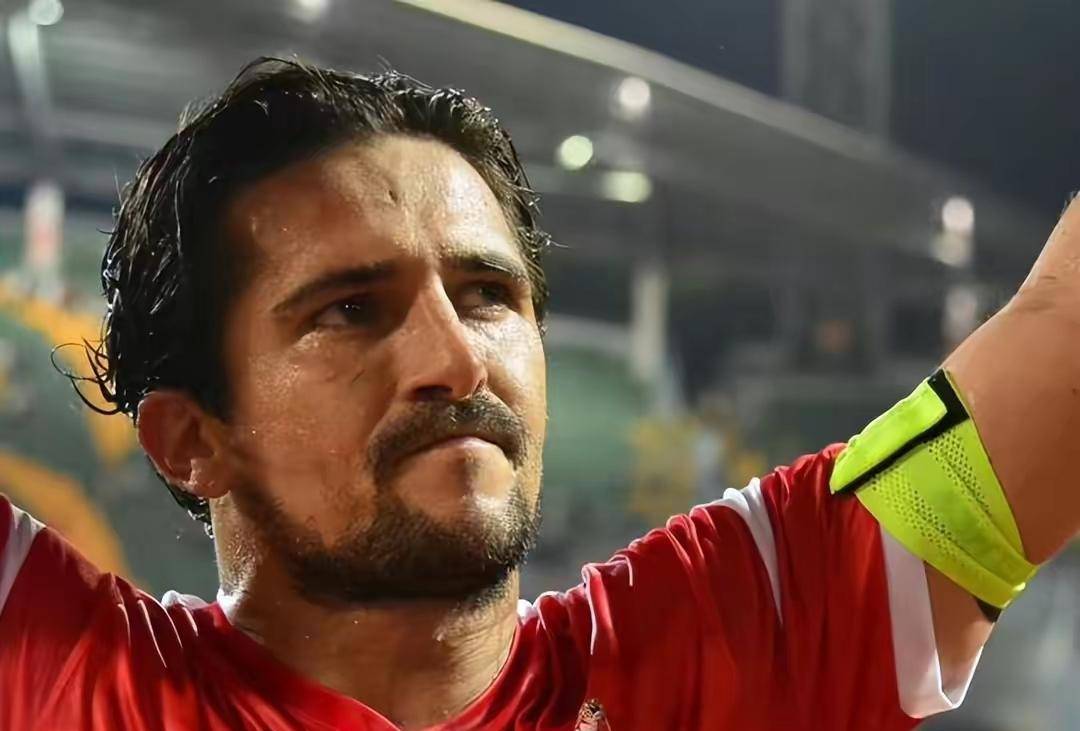 关于爱游戏体育:归化球员洛国富对中国足球的文化融合与社会影响的信息 关于爱游戏体育:归化球员洛国富对中国足球的文化融合与社会影响的信息