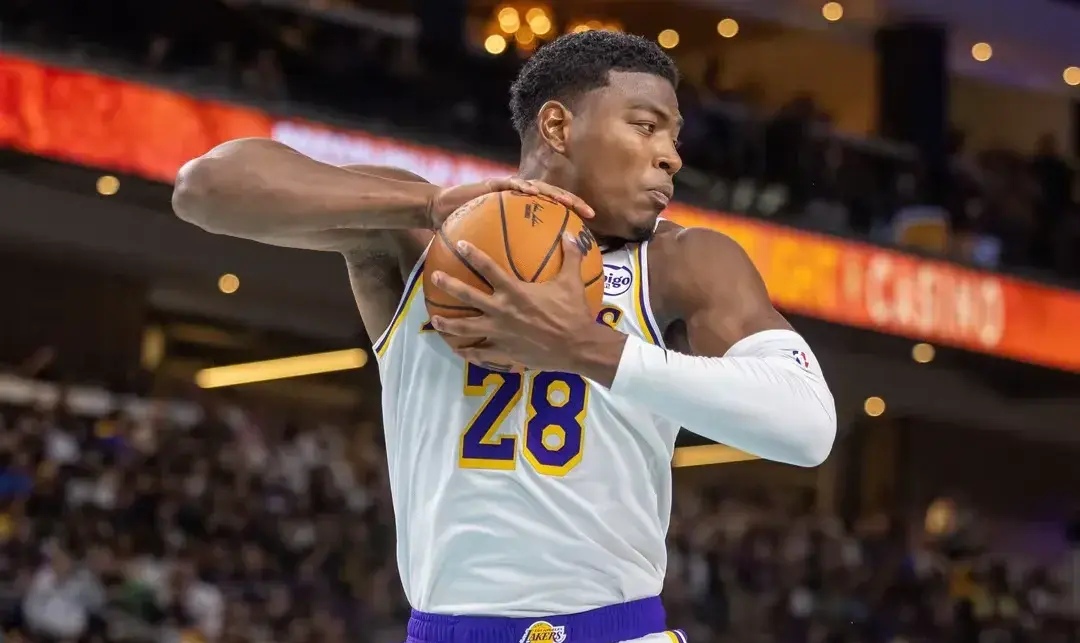 包含爱游戏体育：湖人队新赛季：刘易斯表示将提升篮板球能力的词条